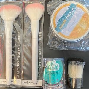 Bundle of Beauty Makeup Tools and Brushes